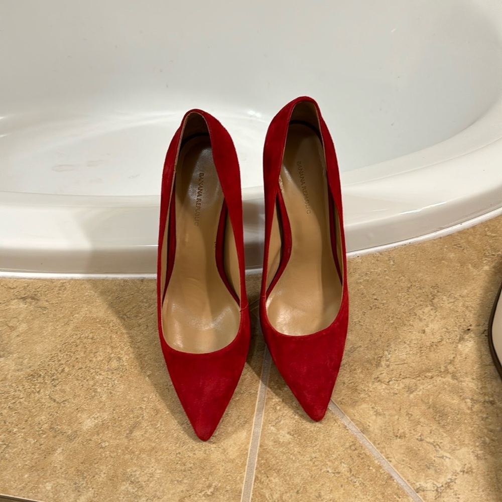 Banana Republics 12 hour Madison Block Heel